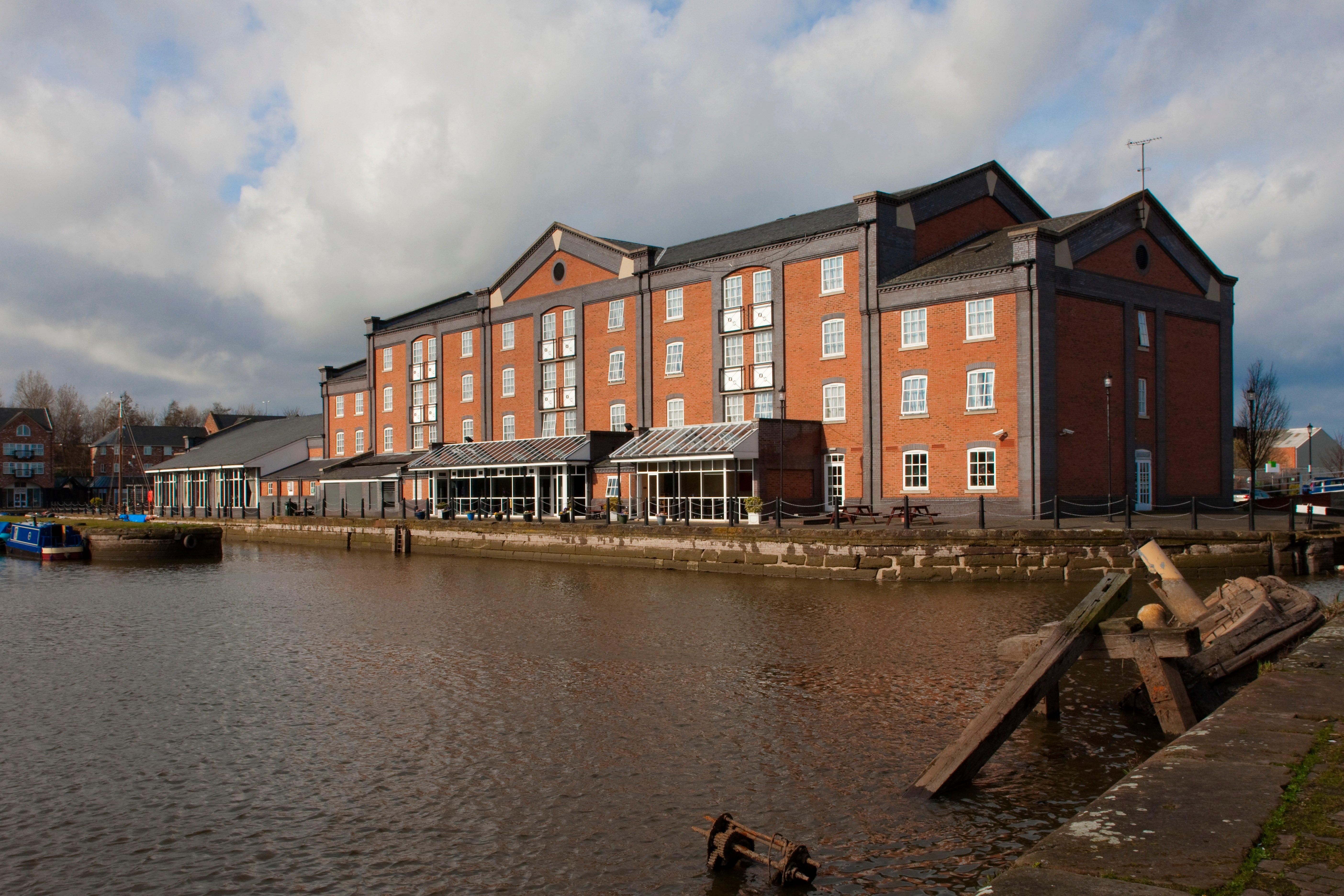 Holiday Inn Ellesmere Port/Cheshire Oaks By Ihg Dış mekan fotoğraf